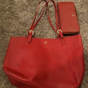 TORY BURCH York MEDIUM RED LEATHER GRAIN TOTE